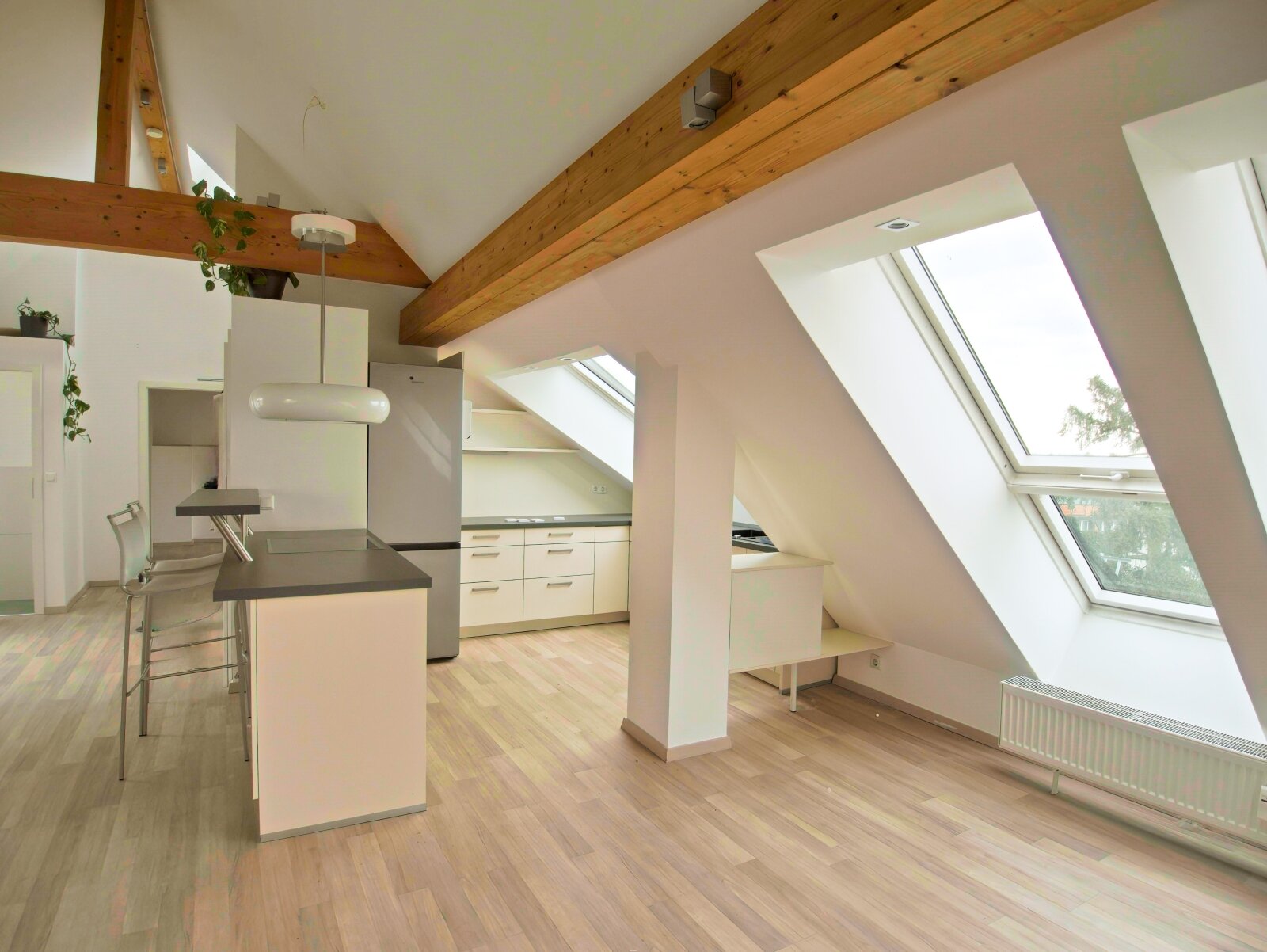 Helle Dachgeschosswohnung für Sportliche