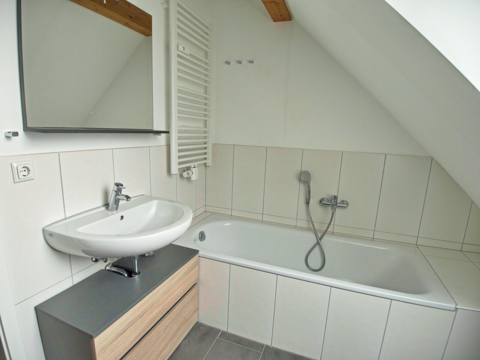 Helle Dachgeschosswohnung für Sportliche