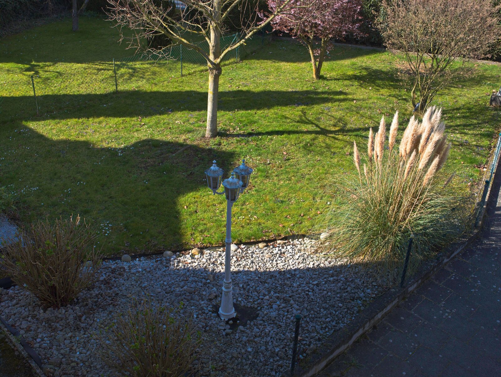 Dreifamilienhaus mit riesigem Garten für Familien