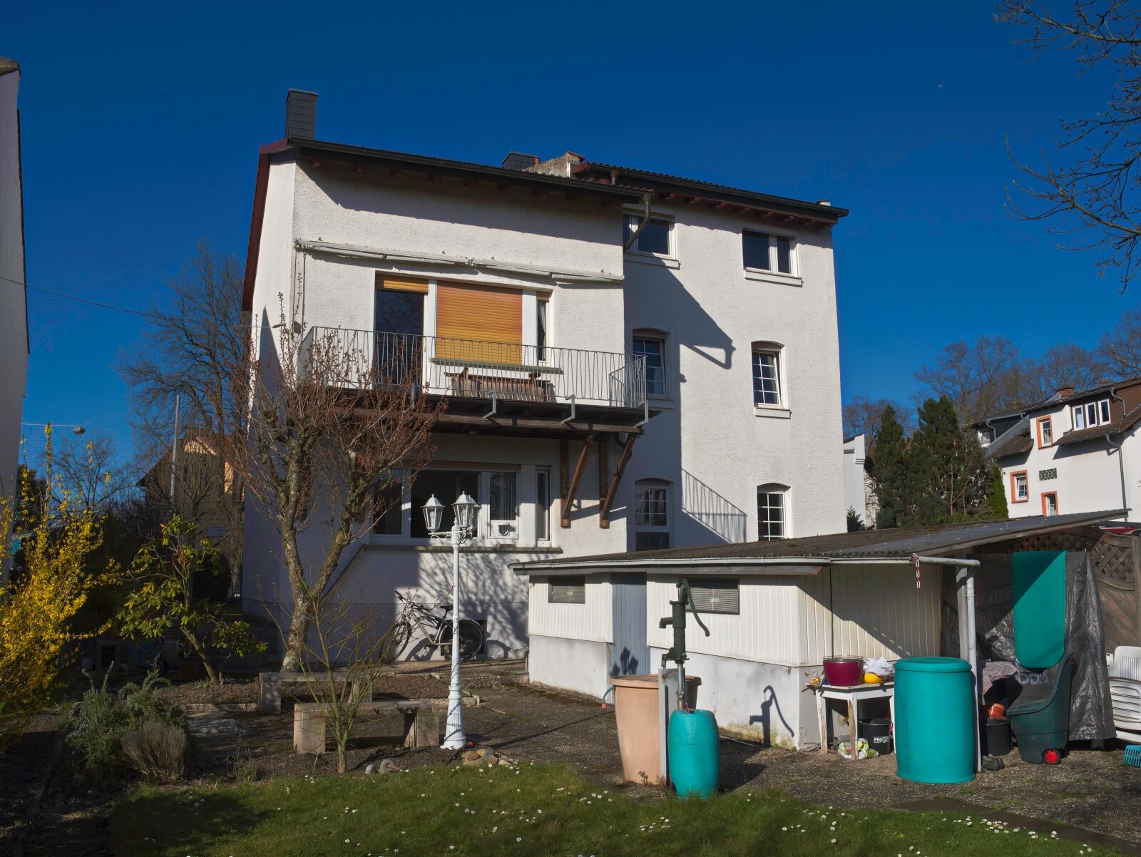 Dreifamilienhaus mit riesigem Garten für Familien