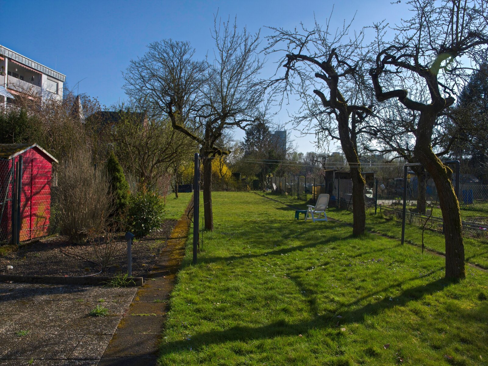 Dreifamilienhaus mit riesigem Garten für Familien
