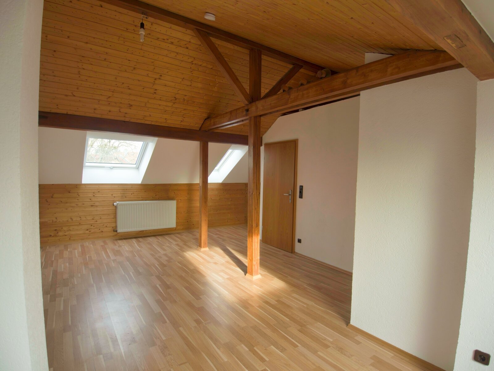 Dreifamilienhaus mit riesigem Garten für Familien