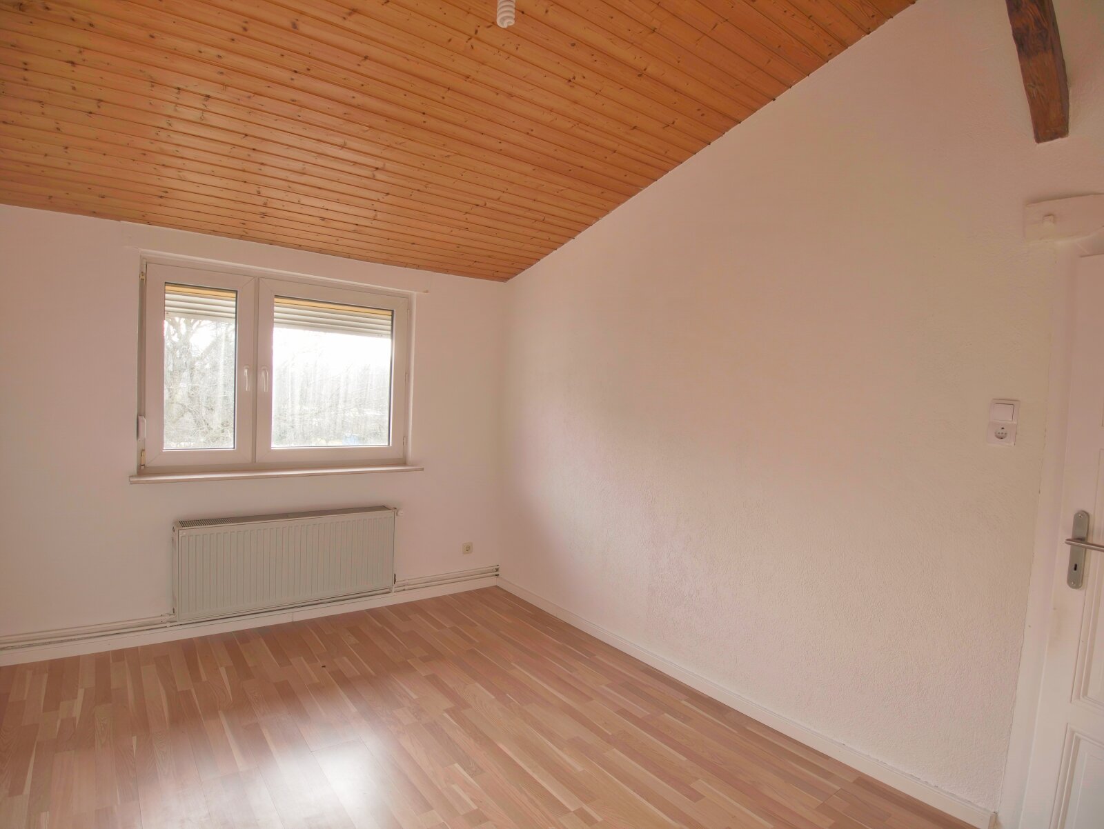 Dreifamilienhaus mit riesigem Garten für Familien