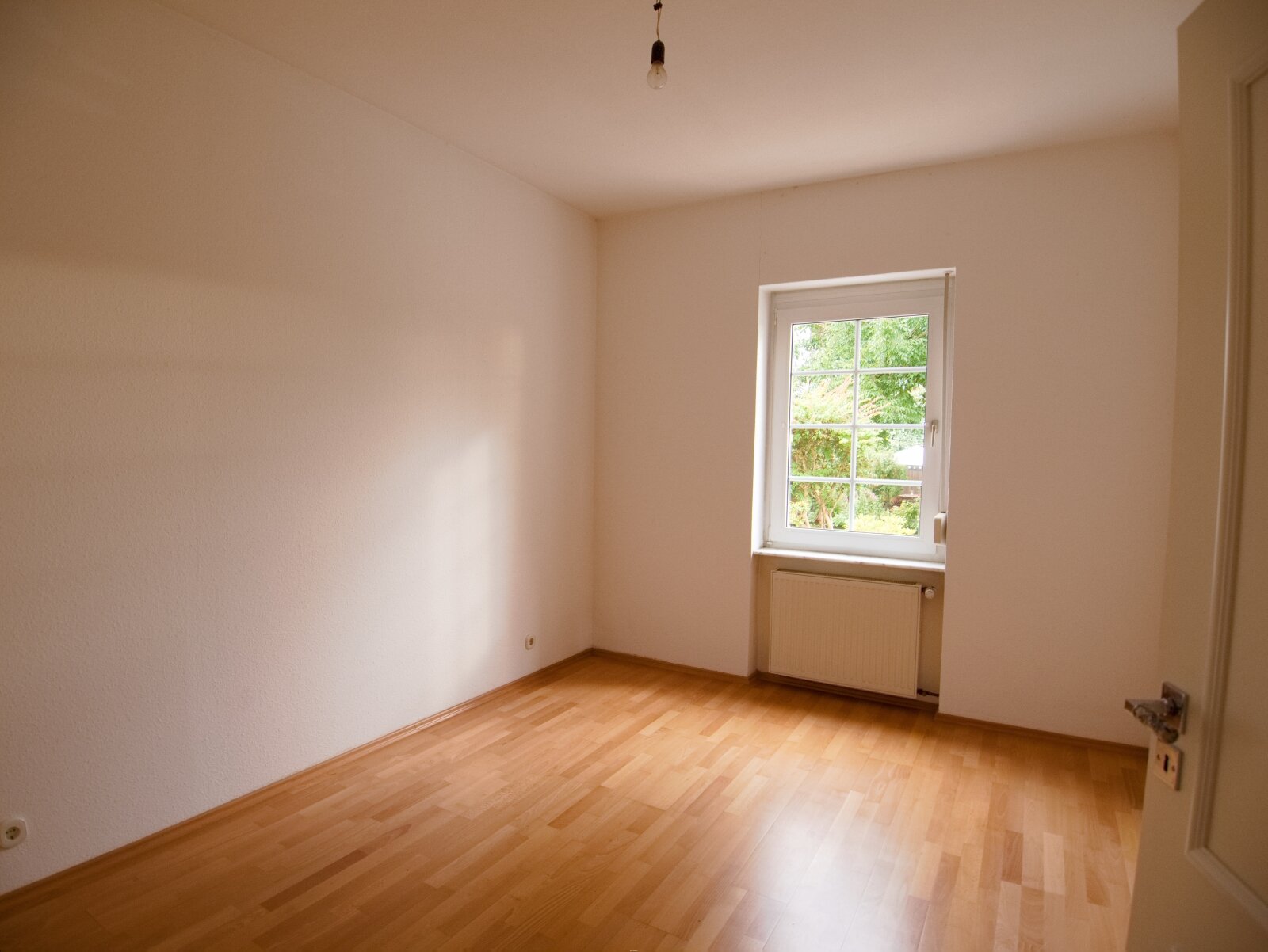 Dreifamilienhaus mit riesigem Garten für Familien