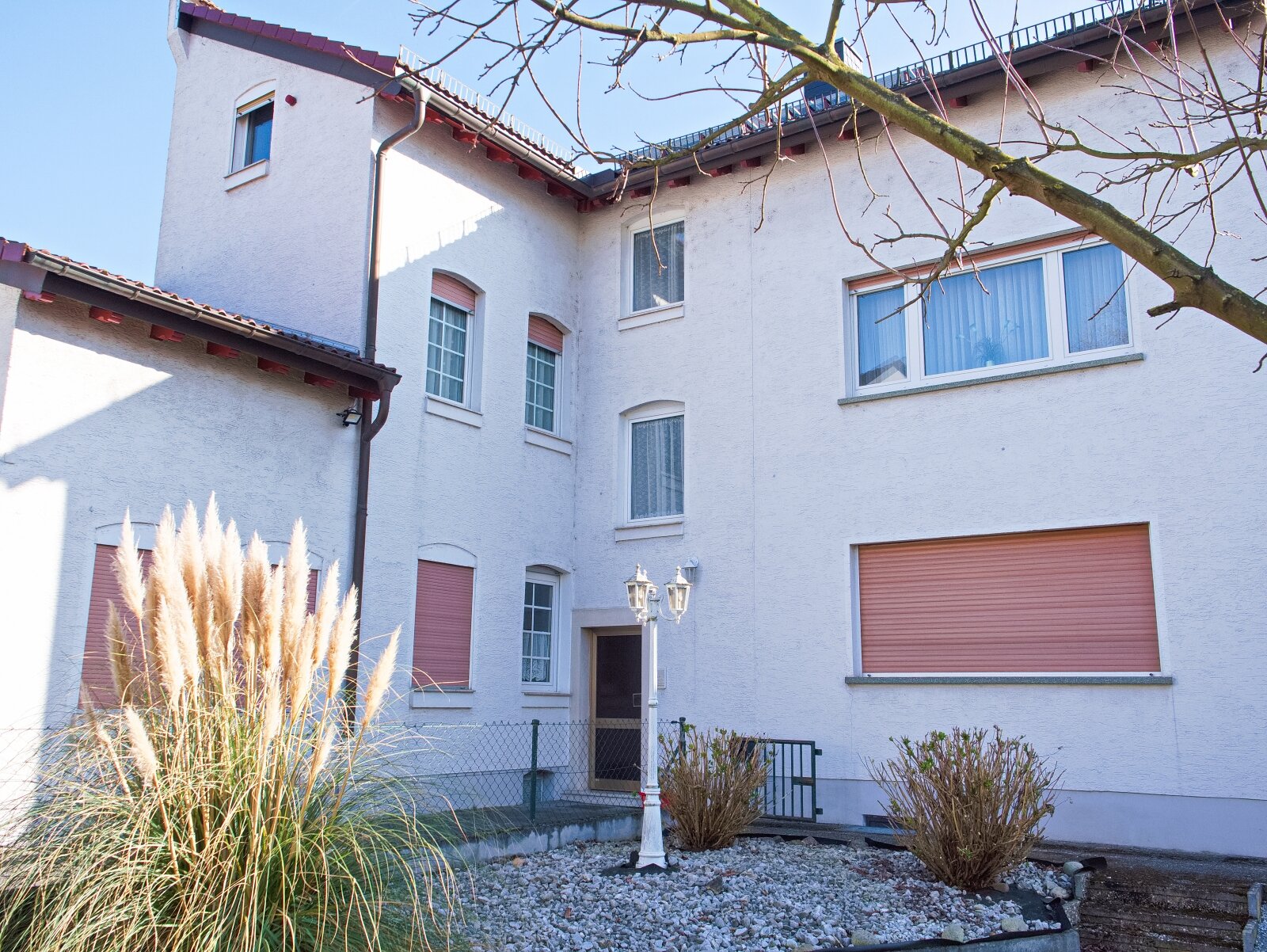Dreifamilienhaus mit riesigem Garten für Familien