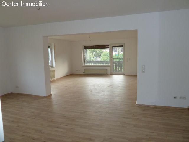 Schöne helle Dreizimmerwohnung mit Balkon und EBK
