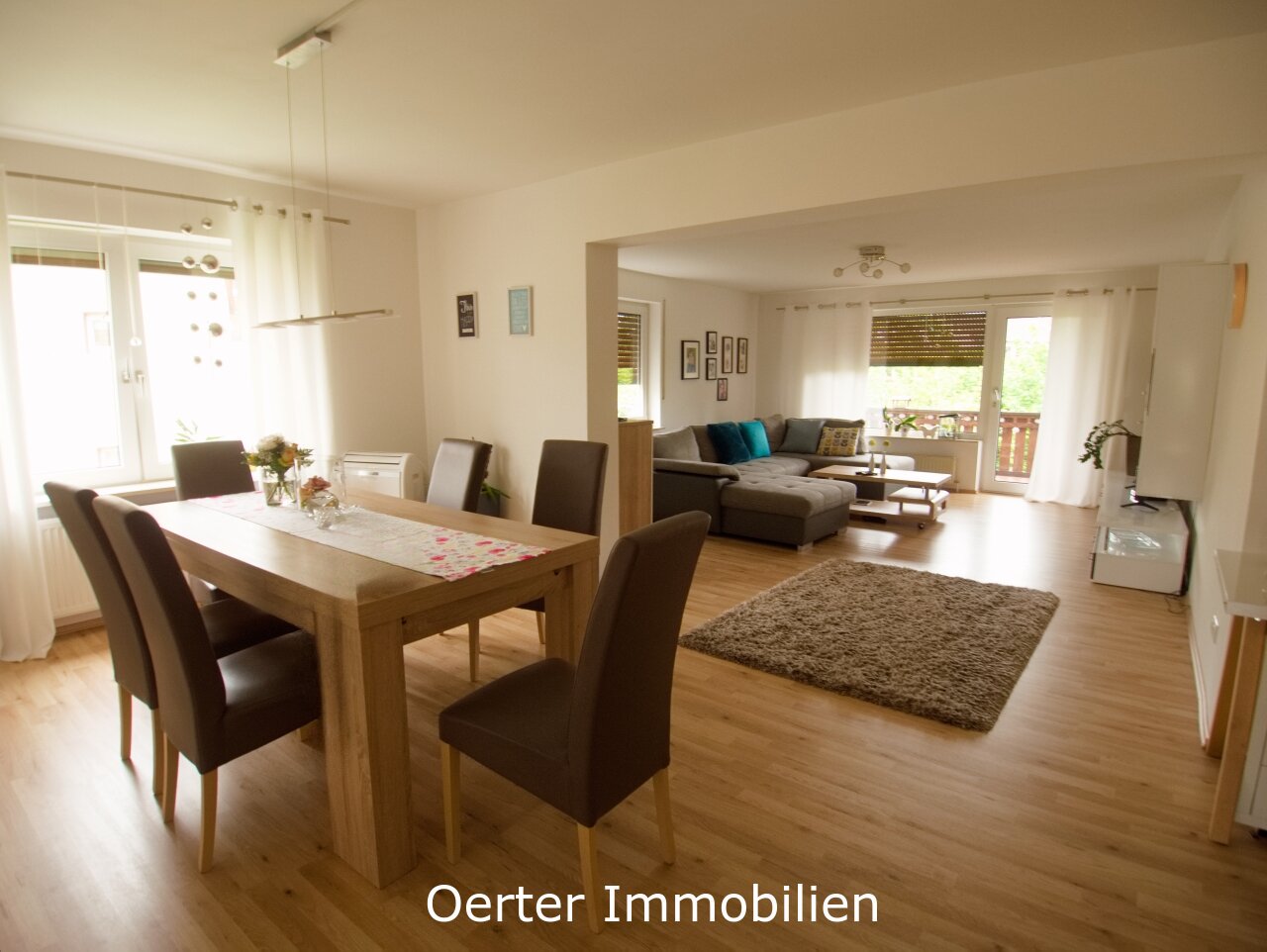 Schöne helle Dreizimmerwohnung mit Balkon und EBK