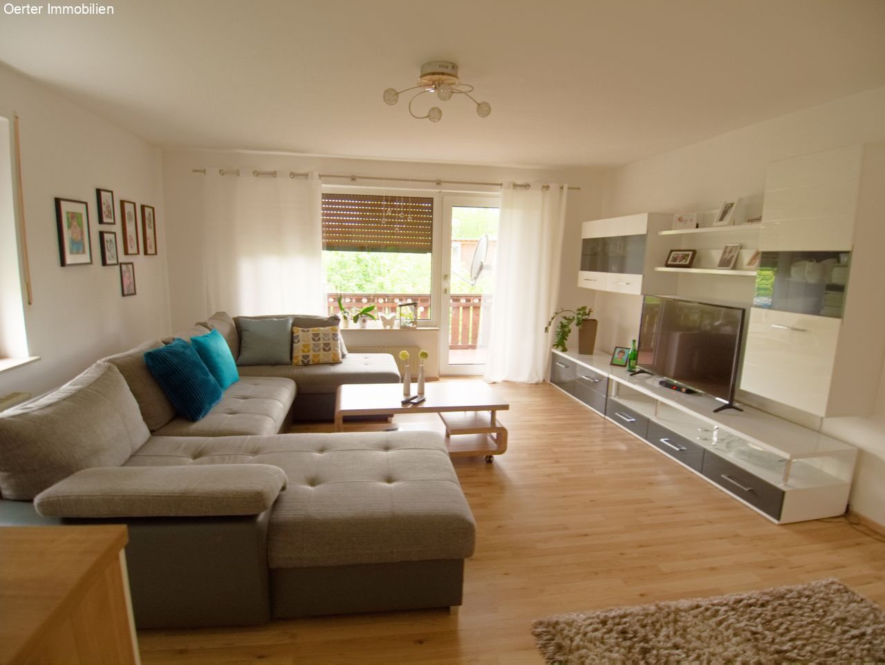 Schöne helle Dreizimmerwohnung mit Balkon und EBK