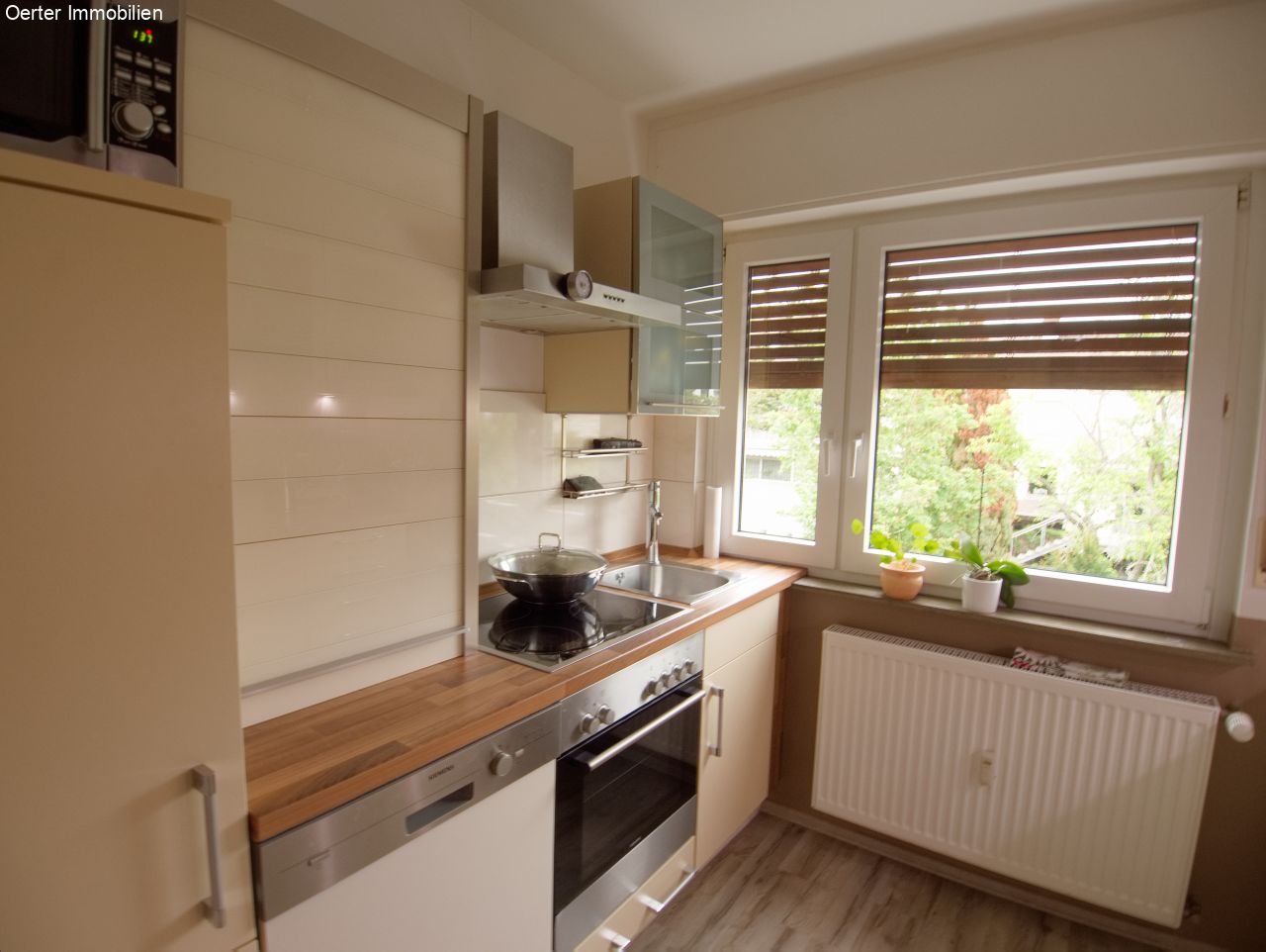 Schöne helle Dreizimmerwohnung mit Balkon und EBK