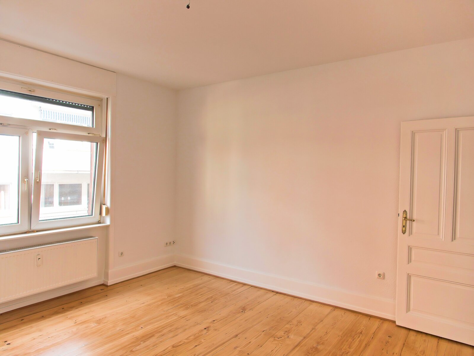 Sehr schöne sanierte Altbauwohnung