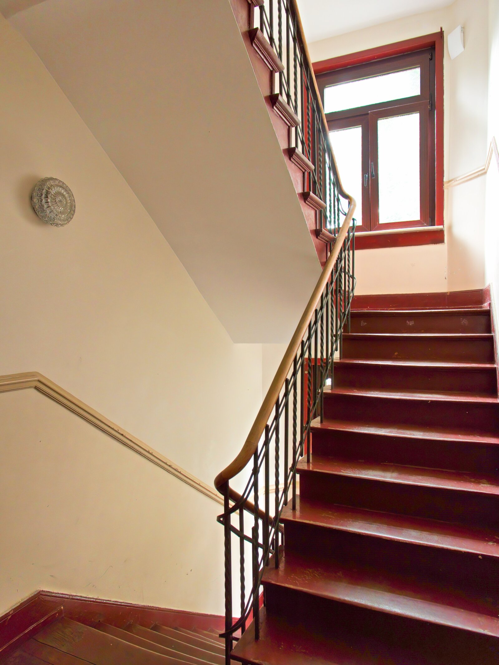 Sehr schöne sanierte Altbauwohnung