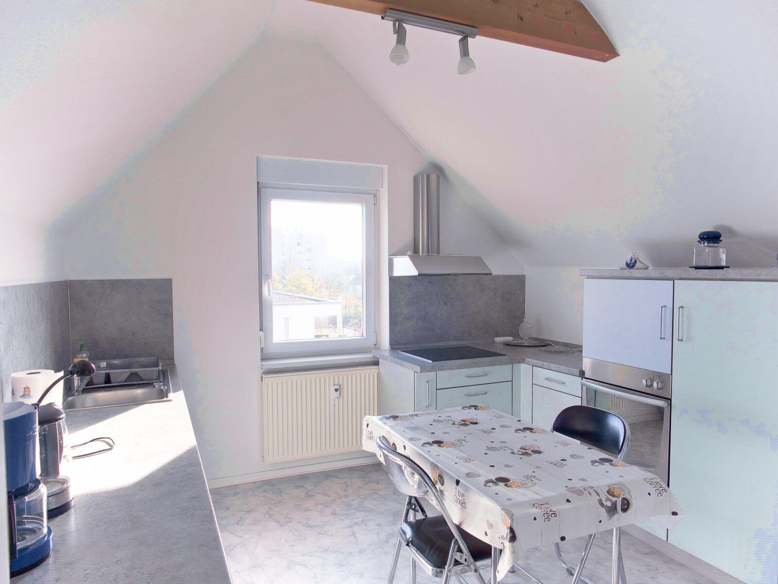 Sehr schöne helle Dachgeschosswohnung