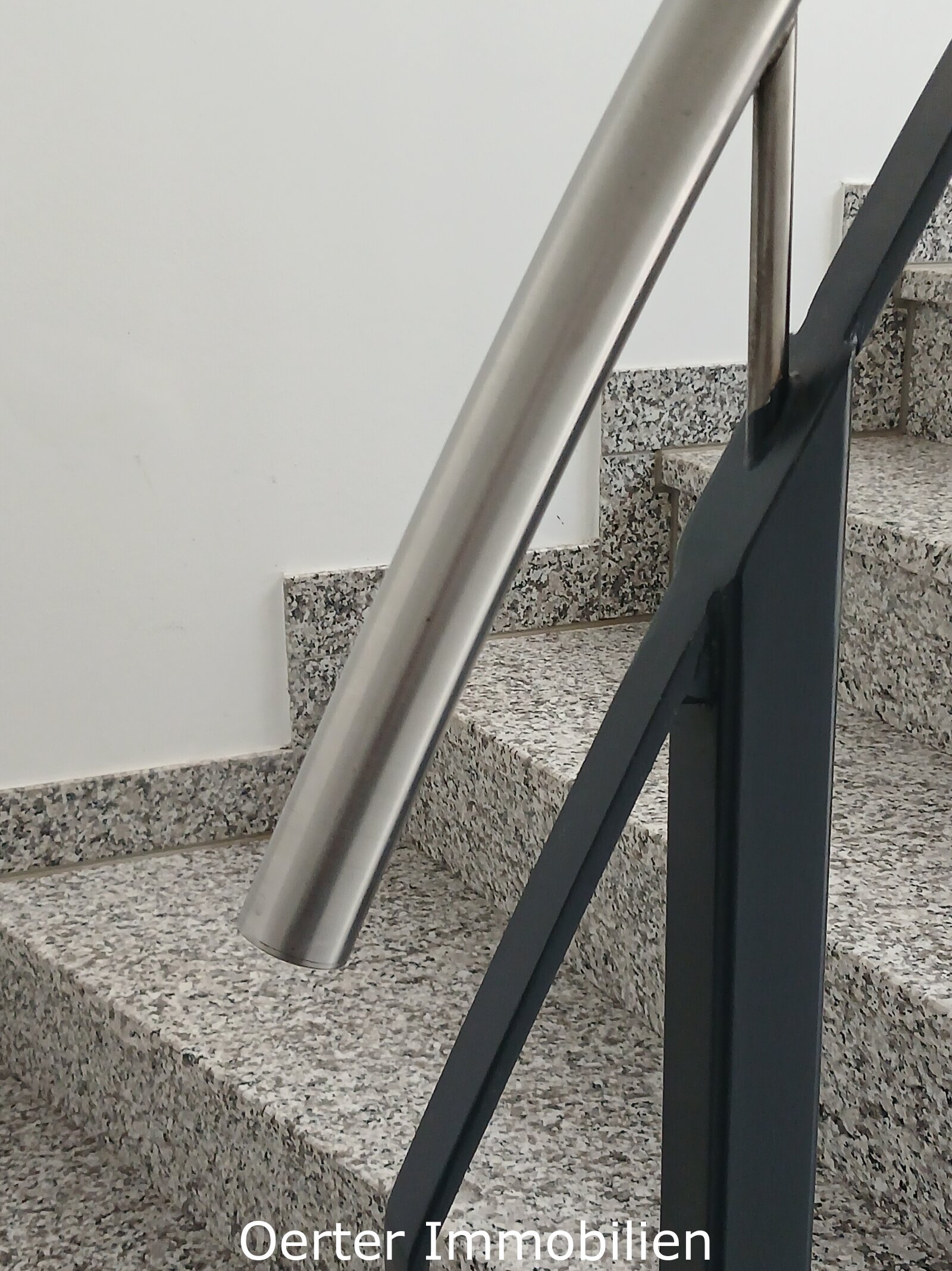 E-Auto und Miete? Geht - junge Top 2-Zimmerwohnung mit Terrasse