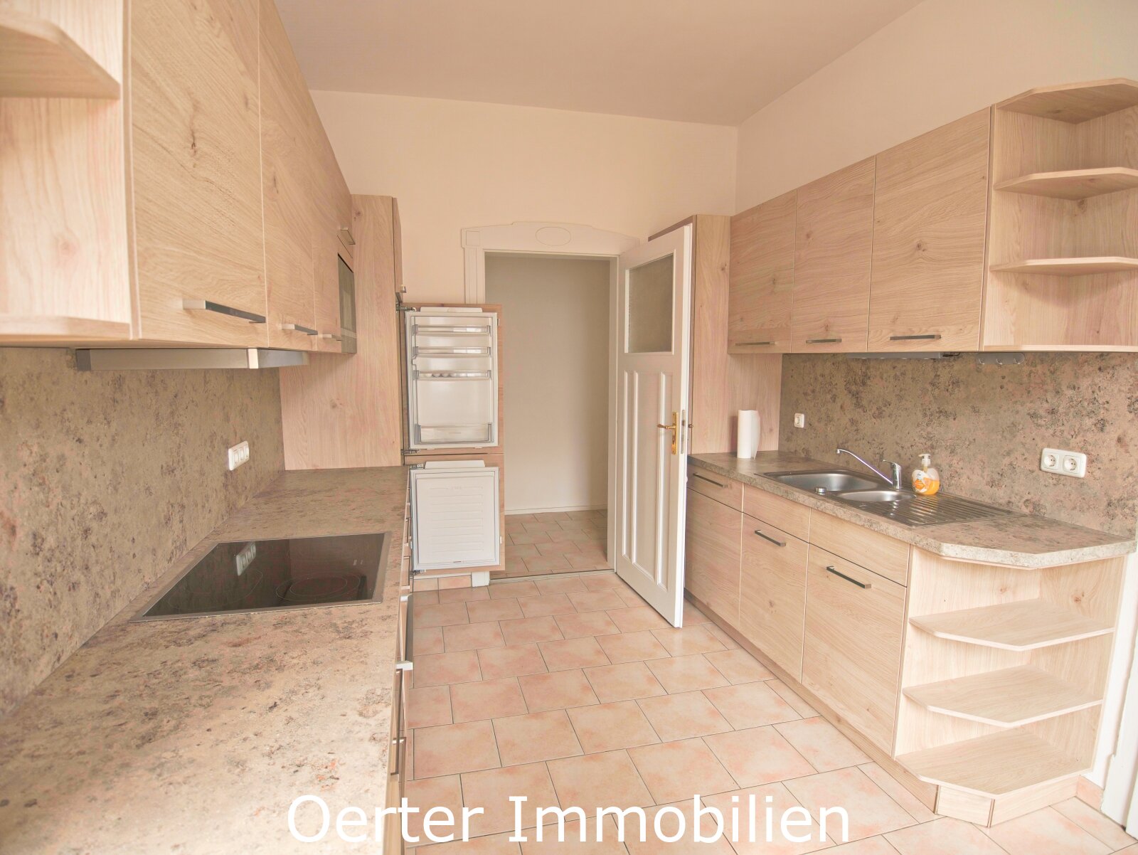 Große Dreizimmerwohnung im Altbau mit 2 Balkonen